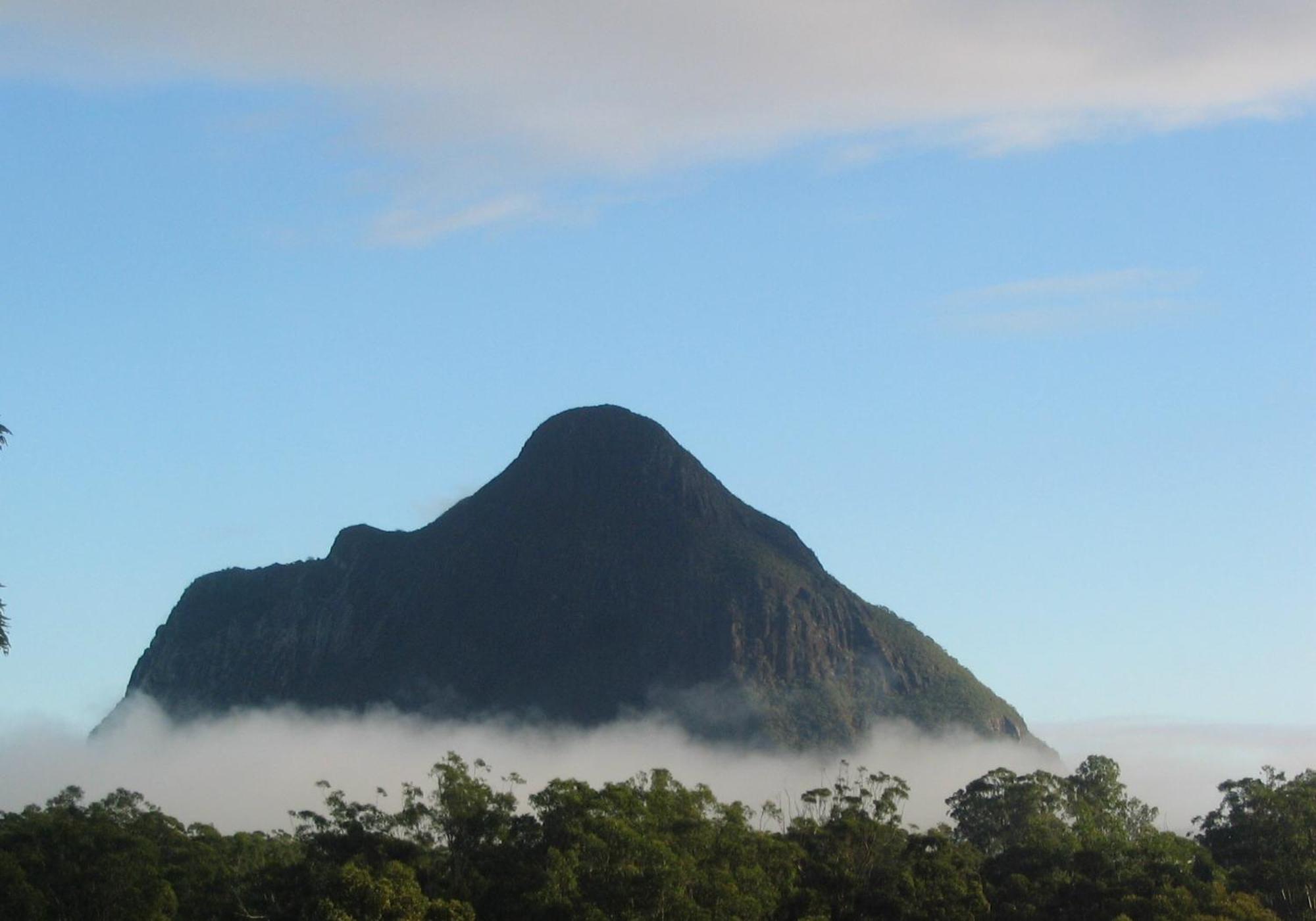 Glass On Glasshouse Glass House Mountains Luaran gambar