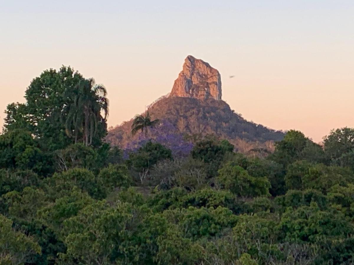 Glass On Glasshouse Glass House Mountains Luaran gambar
